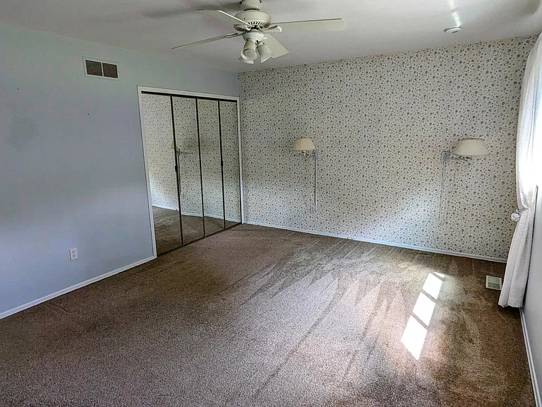 4676 Fairmont Dr — Photo 20
