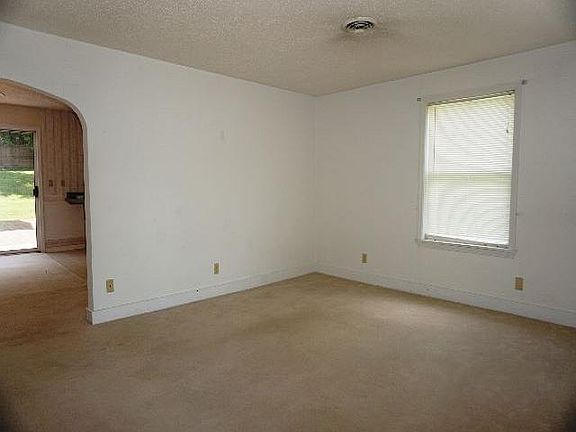 5th image of 299 Seaward Ave