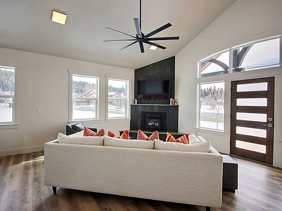 4th image of 1427 Mountain Meadow Dr