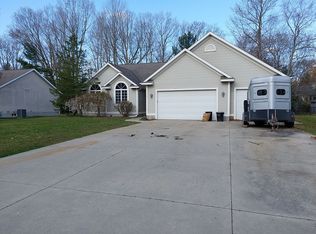 6829 Lakita Dr, Fruitport, MI 49415
