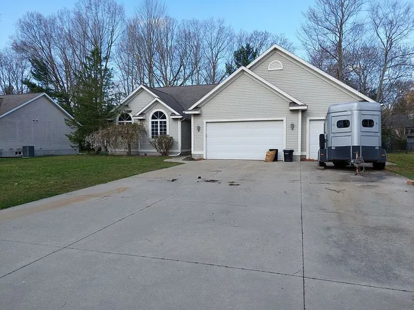 6829 Lakita Dr, Fruitport, MI 49415