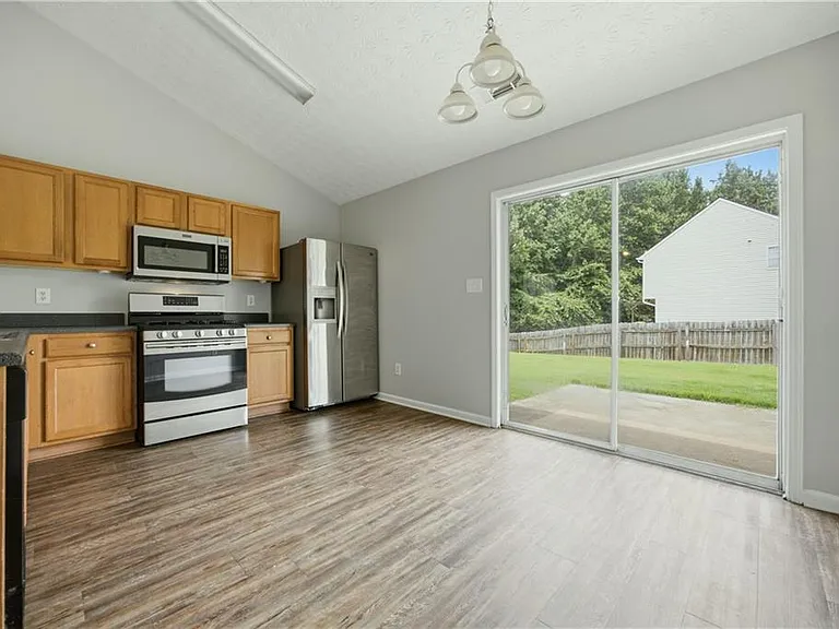 1002 Pine Isle Ct — Photo 3