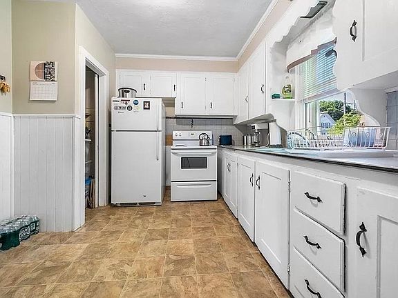 2nd image of 60 Evergreen St #1A
