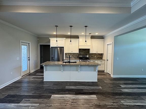 5th image of 903 Homestead Way