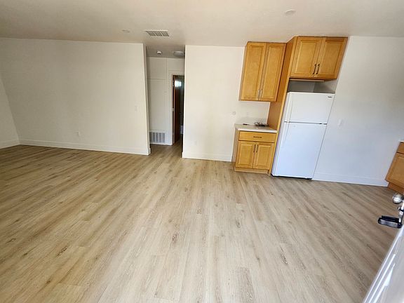 3rd image of 2585 Kenton Ct APT B