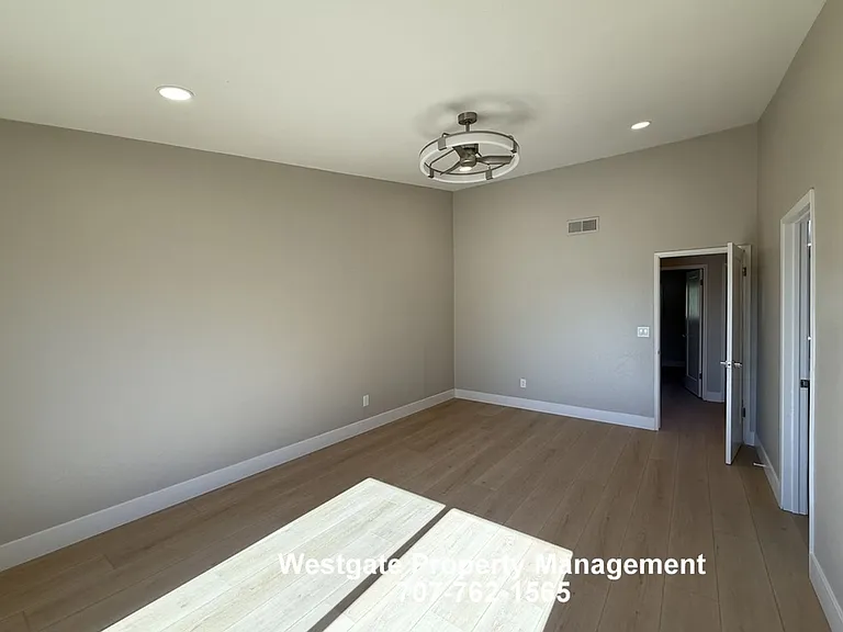 678 Holly Ave — Photo 30