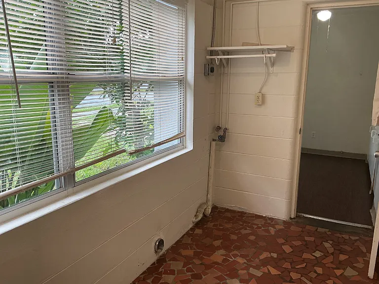 446 Francis Blvd — Photo 11