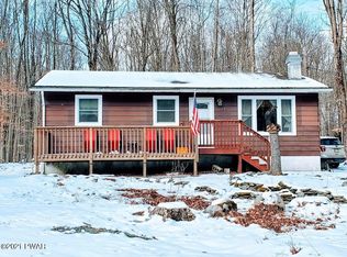 114 Mountain Dr, Greentown, PA 18426