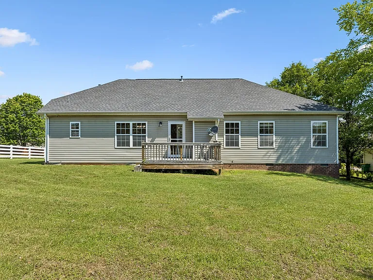 2601 Danbury Cir — Photo 36
