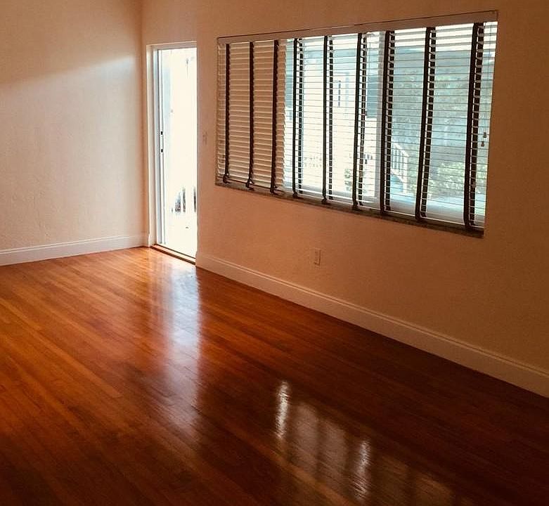 1st image of 7207 Bay Dr