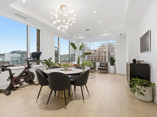 455 Wellington St W #702, Toronto, ON M5V 0V8