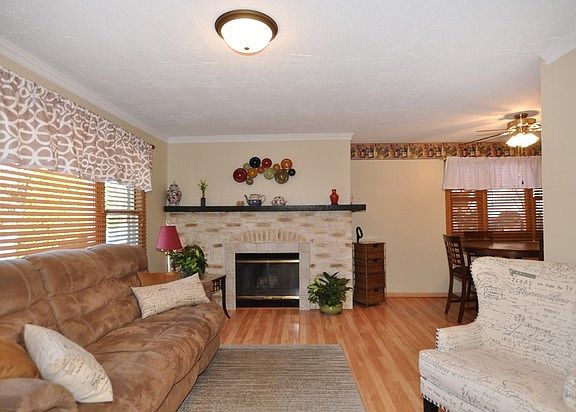 5th image of 16609 Crescent Ave