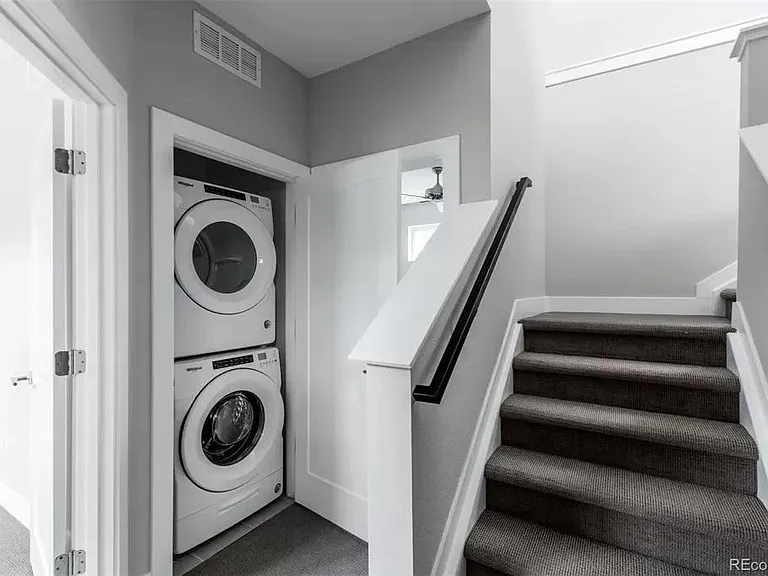 1733 Irving St — Photo 17