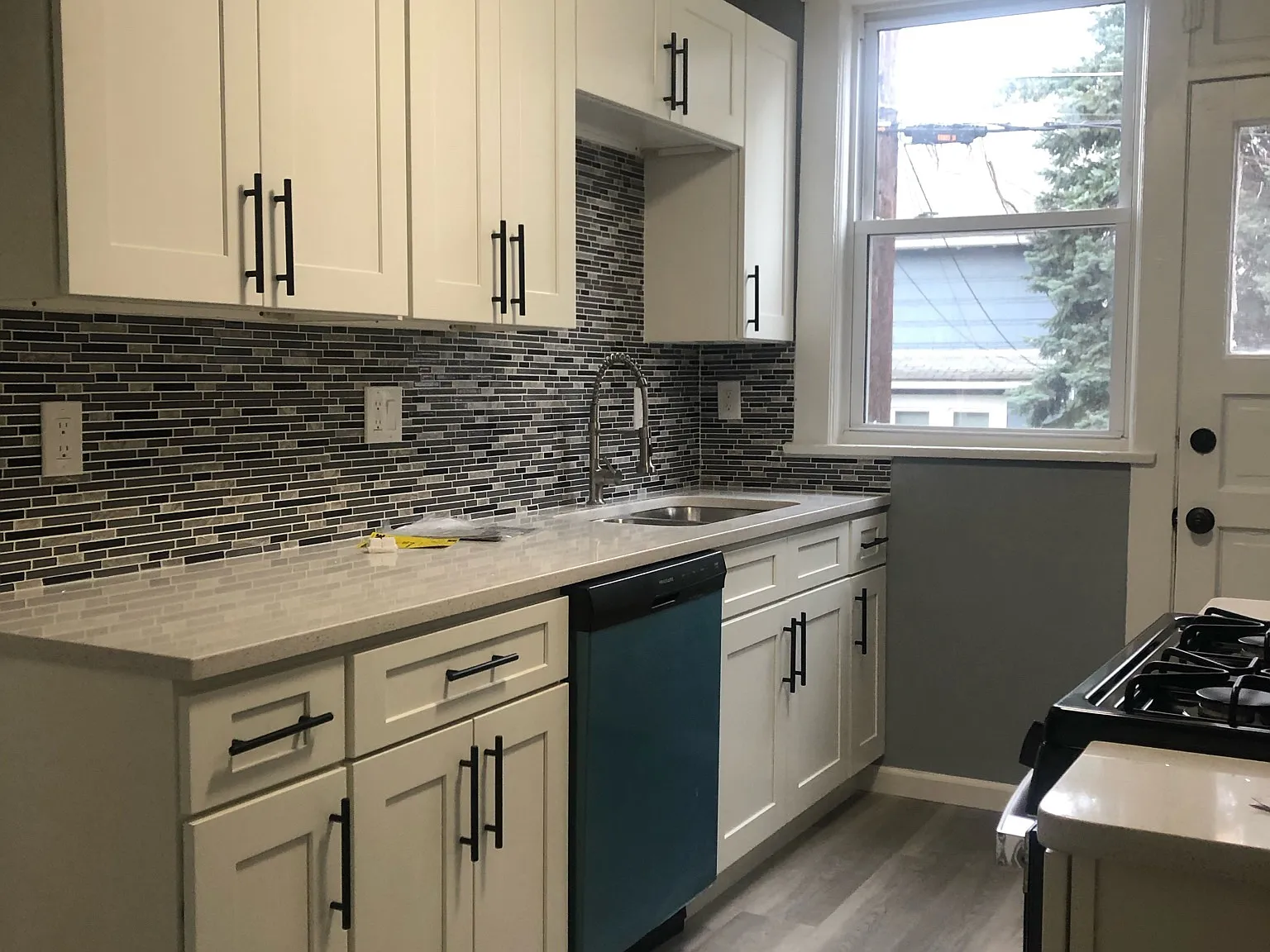 3 bed, 1200 sqft, $1,700 — Photo 2