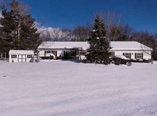 2 Chapel Wds, Clifton Park, NY 12019