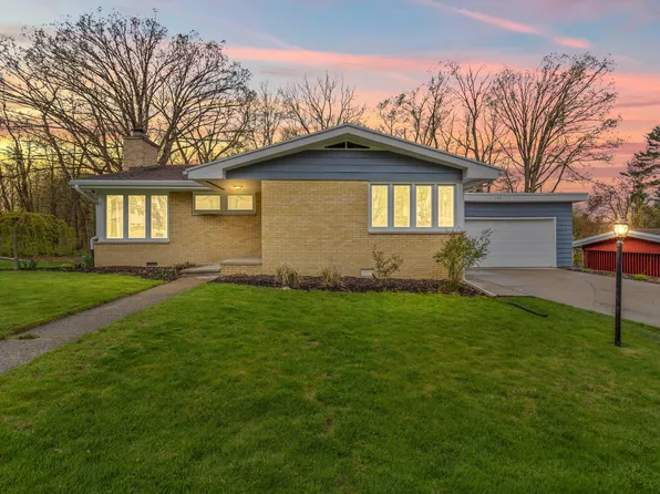 162 Westwood Dr, Hillsdale, MI 49242
