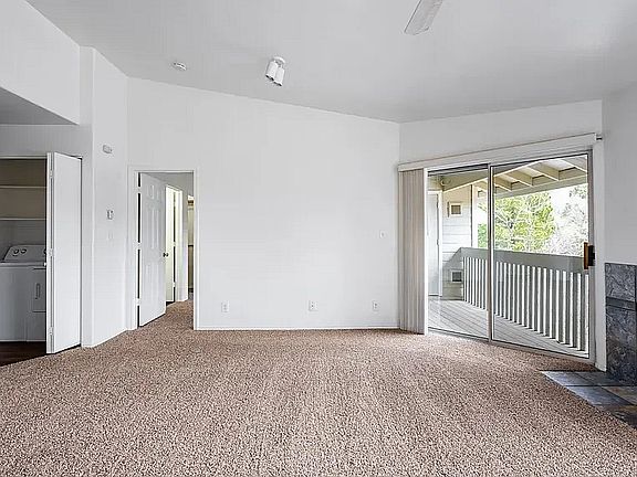 2x2 empty living
