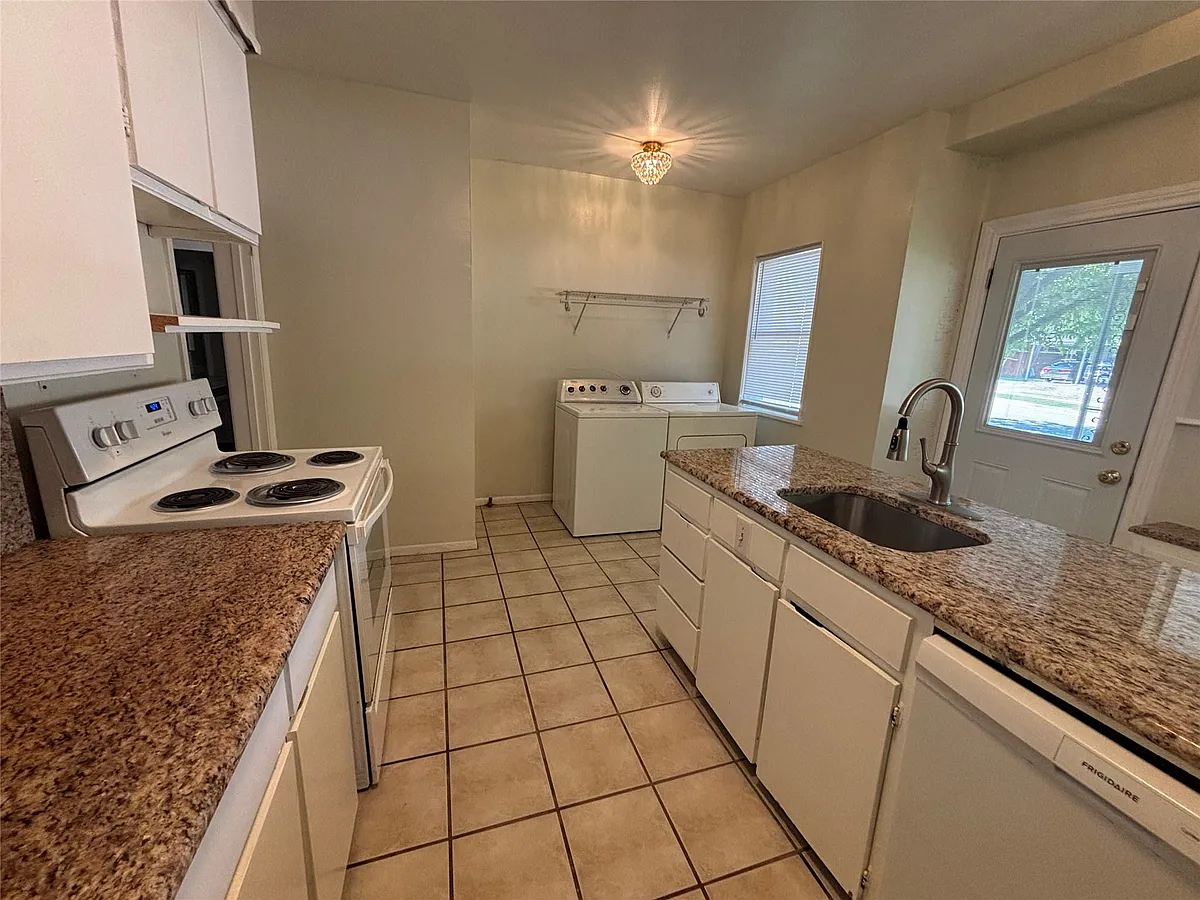 Building Photo - 600 Monticello Dr #1