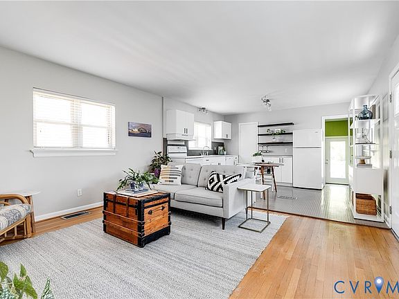 4th image of 4404 Augusta Ave