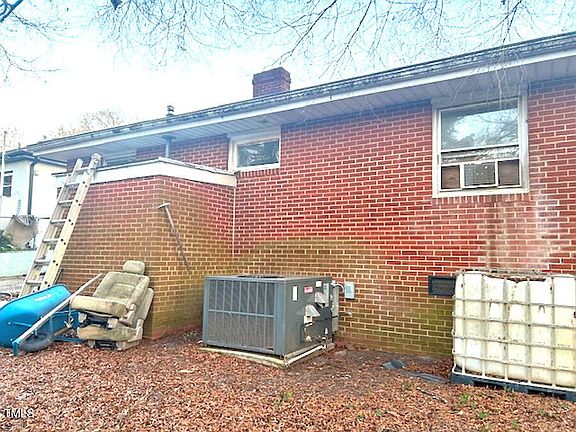 5th image of 2607 Sater St