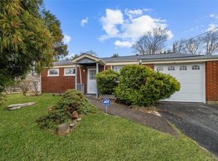 1656 N Gardiner Drive, Bay Shore, NY 11706