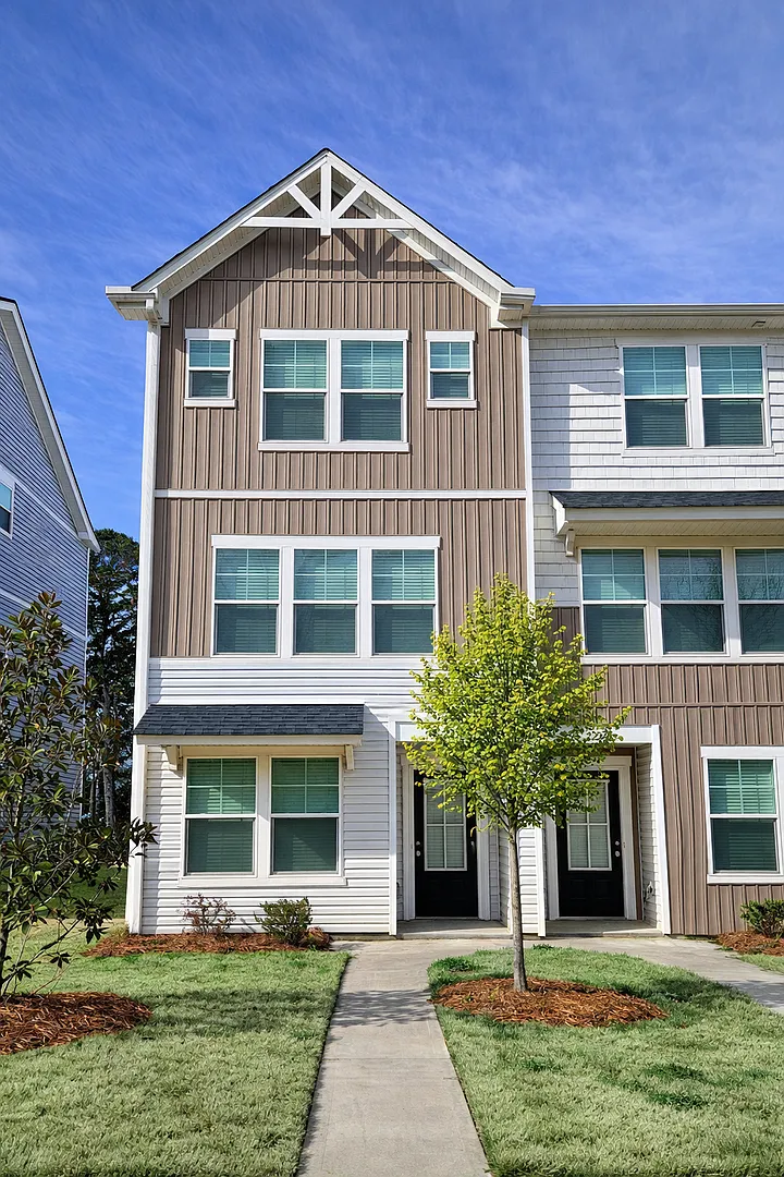 3-Bedroom, 3.5 Bath Townhome for Rent in Mooresville, NC | Attached Garage & Modern Kitchen — Photo 1