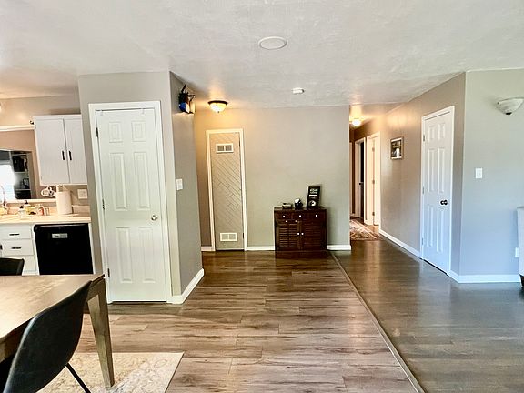4th image of 3 Dundee Ln