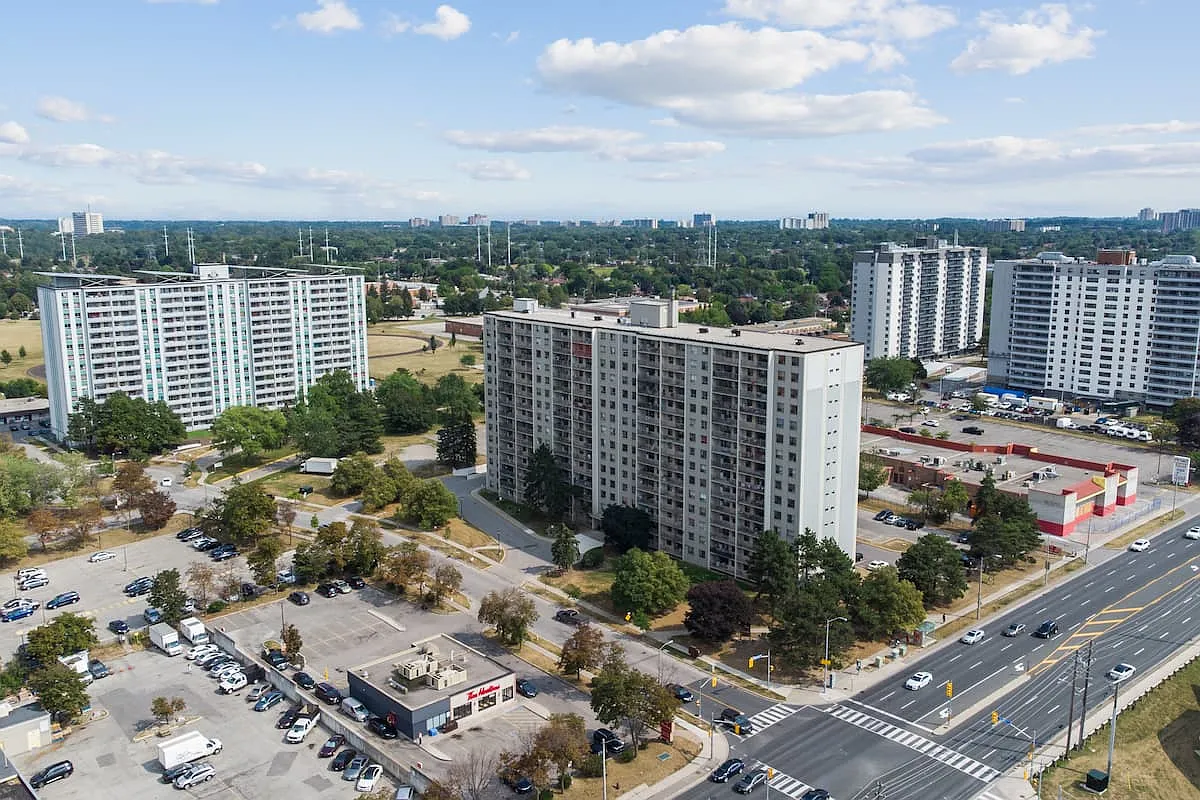 10 Tuxedo Court Apartments — Photo 1