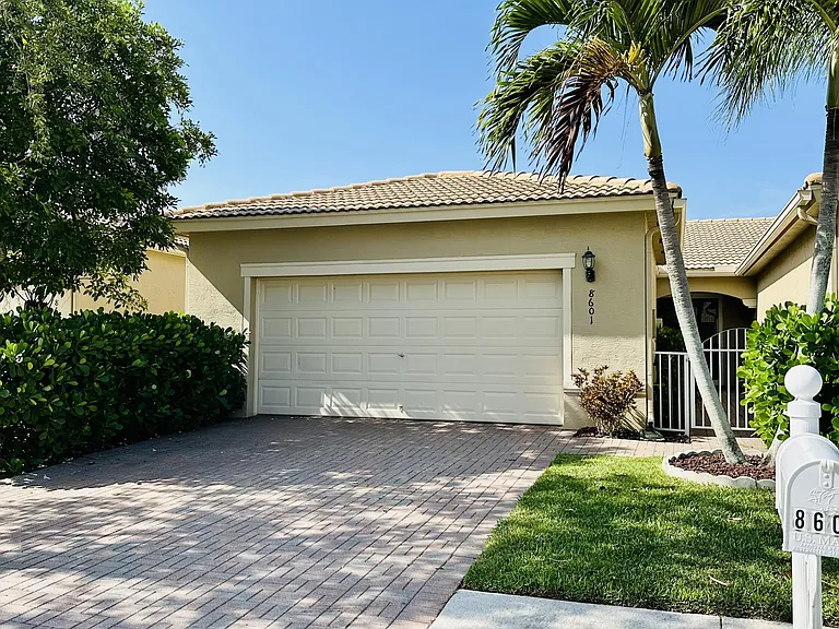8601 Mangrove Cay — Photo 2