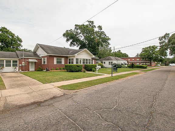 3rd image of 176 Saint Peter St
