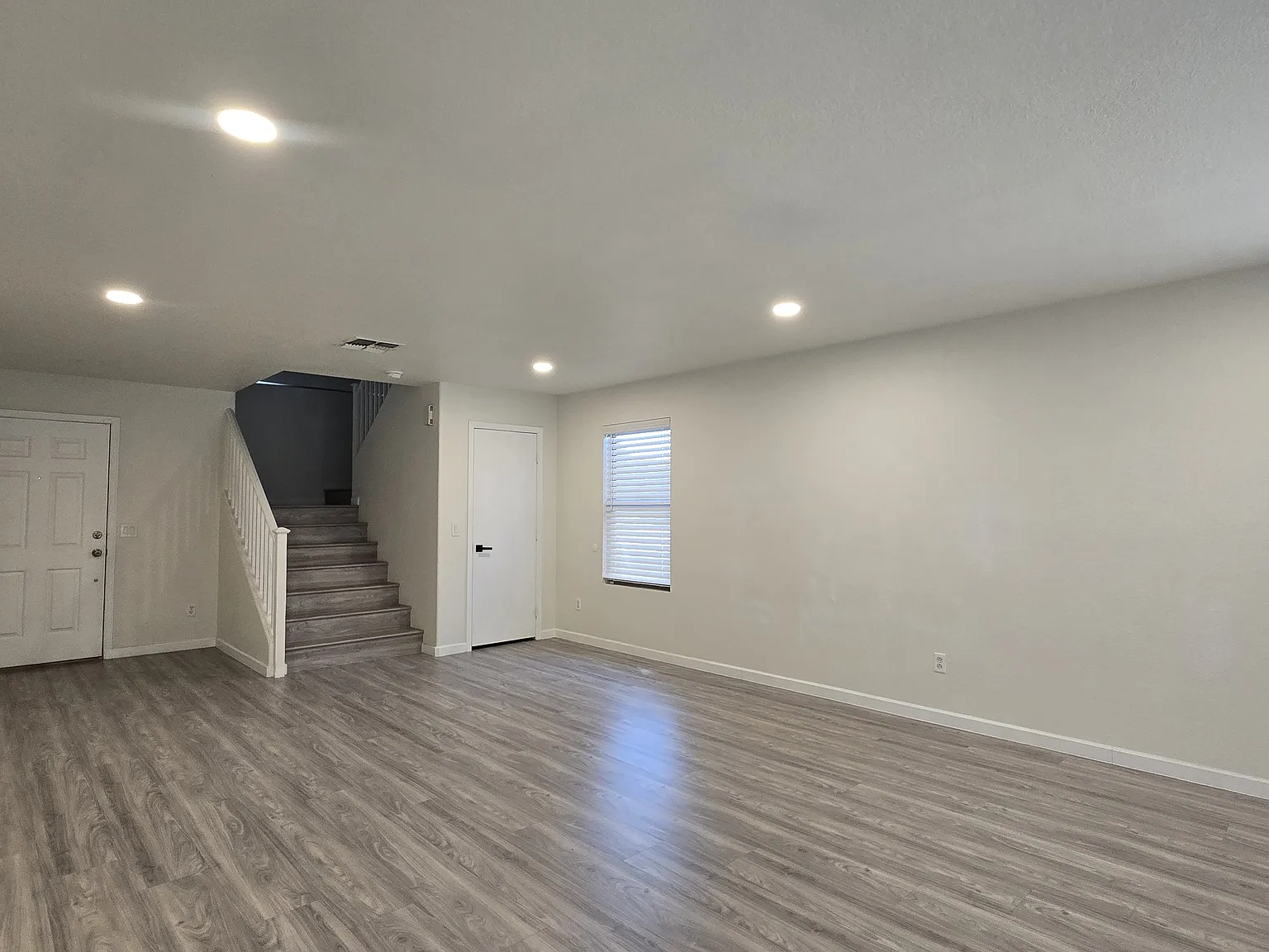 3 bed, 2.5 bath, 2195 sqft, $2,600 — Photo 4
