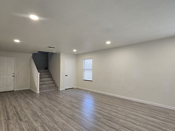 4th image of 638 E Springfield Pl