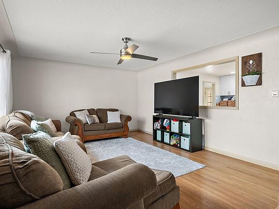 4th image of 151 Cornell Cir