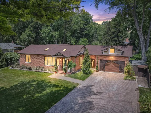10 E Willow Rd, Prospect Heights, IL 60070