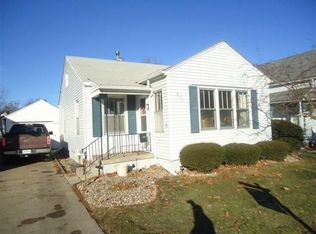 411 E 1st St, Pella, IA 50219