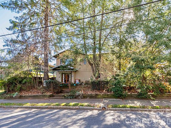 4th image of 297 Hillside St