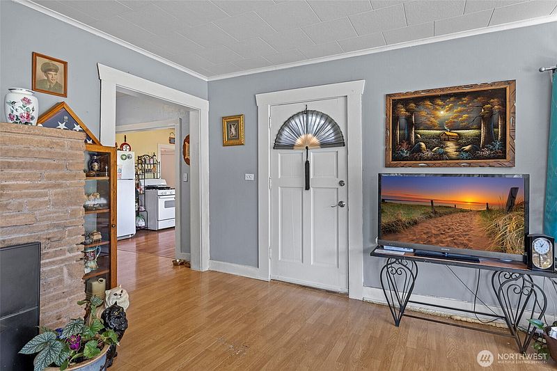 4th image of 3817 E Sunset Drive