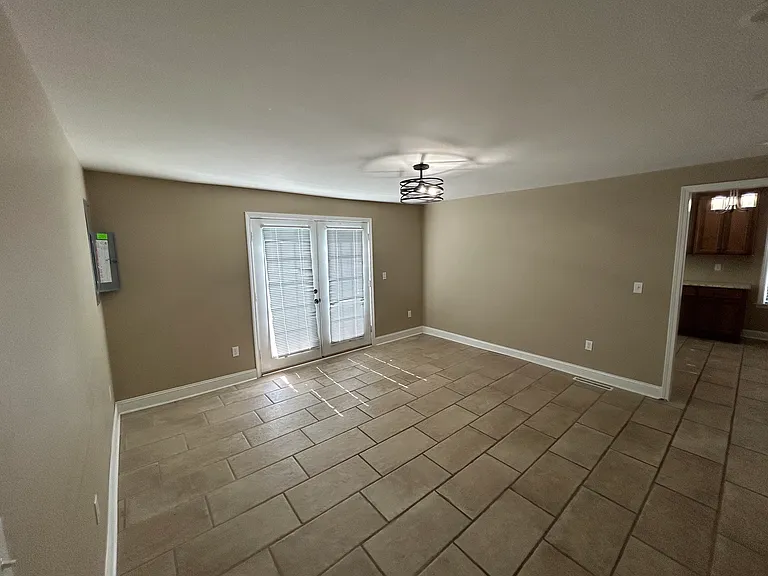1210 Nashville St — Photo 5