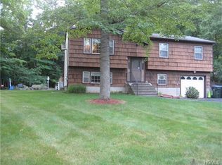 11 Hoover Ct, Monroe, NY 10950