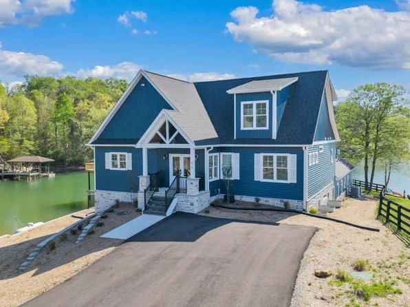 200 Sweetwater Bay Dr, Penhook, VA 24137