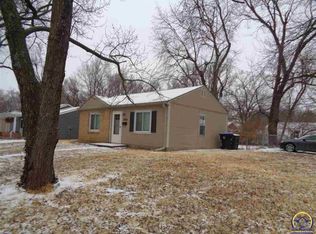 2425 SW Edgewater Ter, Topeka, KS 66614
