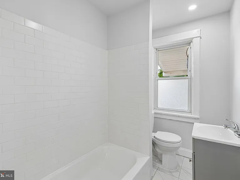 124 Lexington Ave #2 — Photo 10