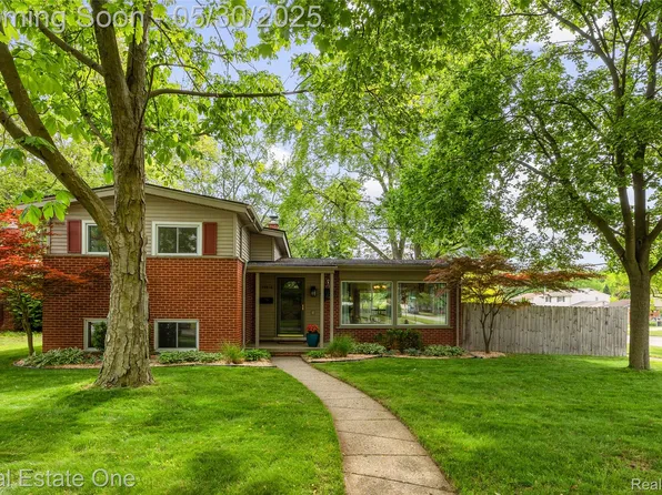 19916 Weyher St, Livonia, MI 48152