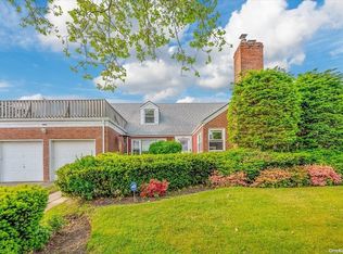 365 E Walnut St, Long Beach, NY 11561