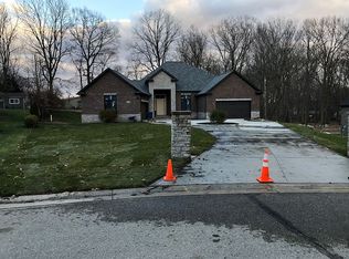 523 Rochdale Dr S, Rochester Hills, MI 48309