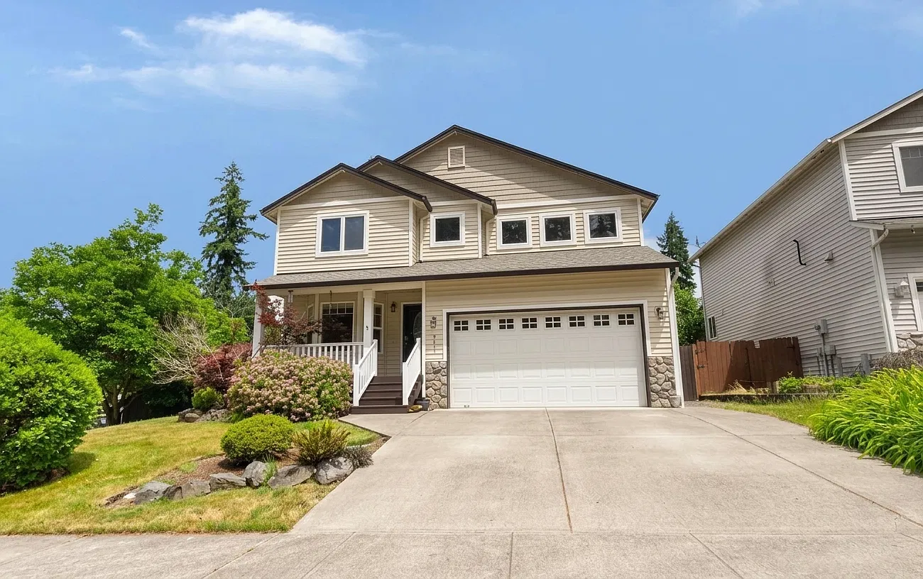 4 bed, 2.5 bath, 2445 sqft, $2,995 — Photo 1