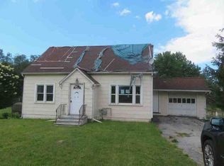 9773 Ridge Rd, Middleport, NY 14105