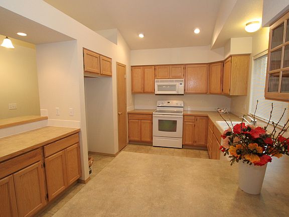 5th image of 1701 Derby Ln SE