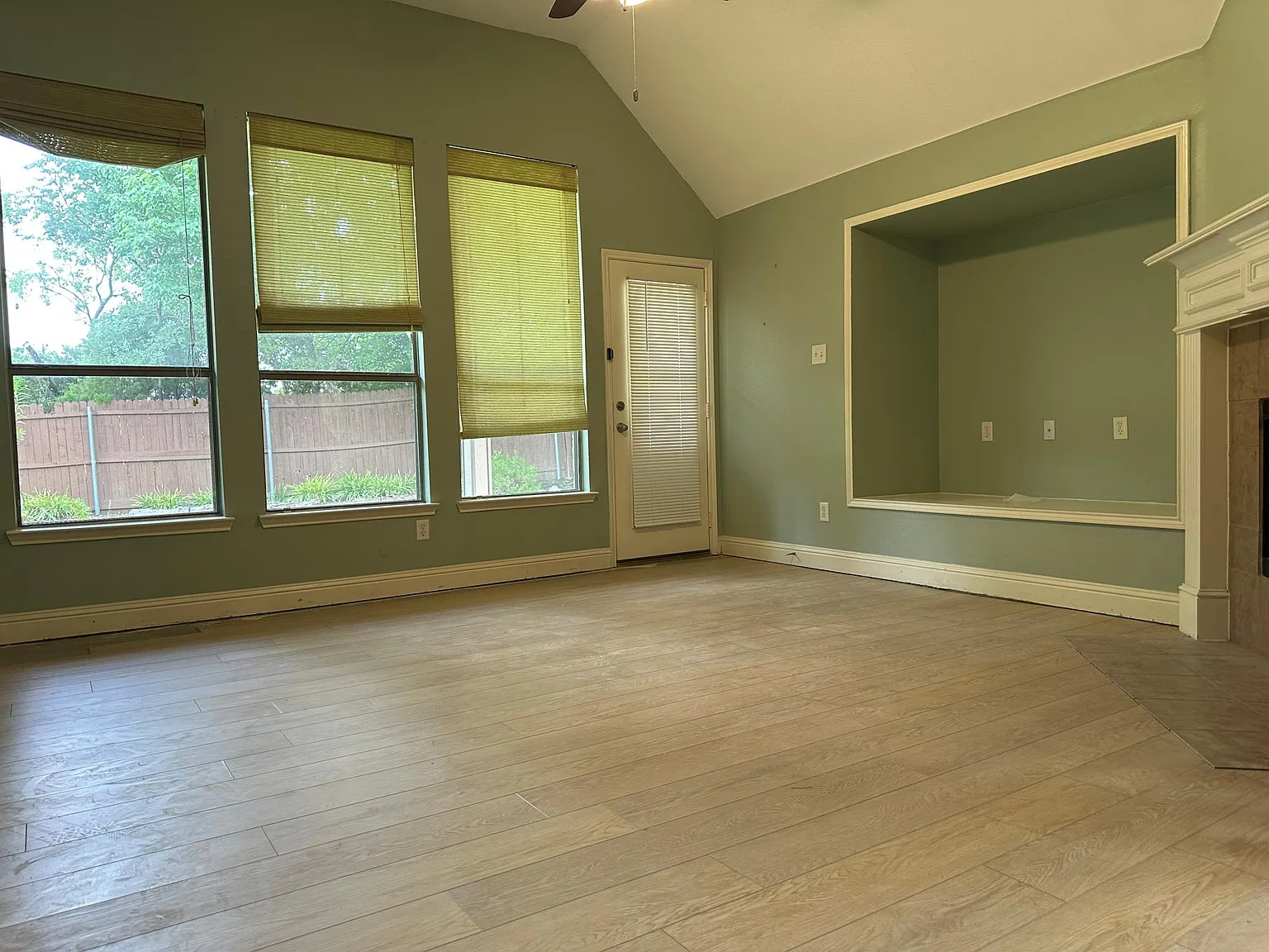 3 bed, 1822 sqft, $2,295 — Photo 3
