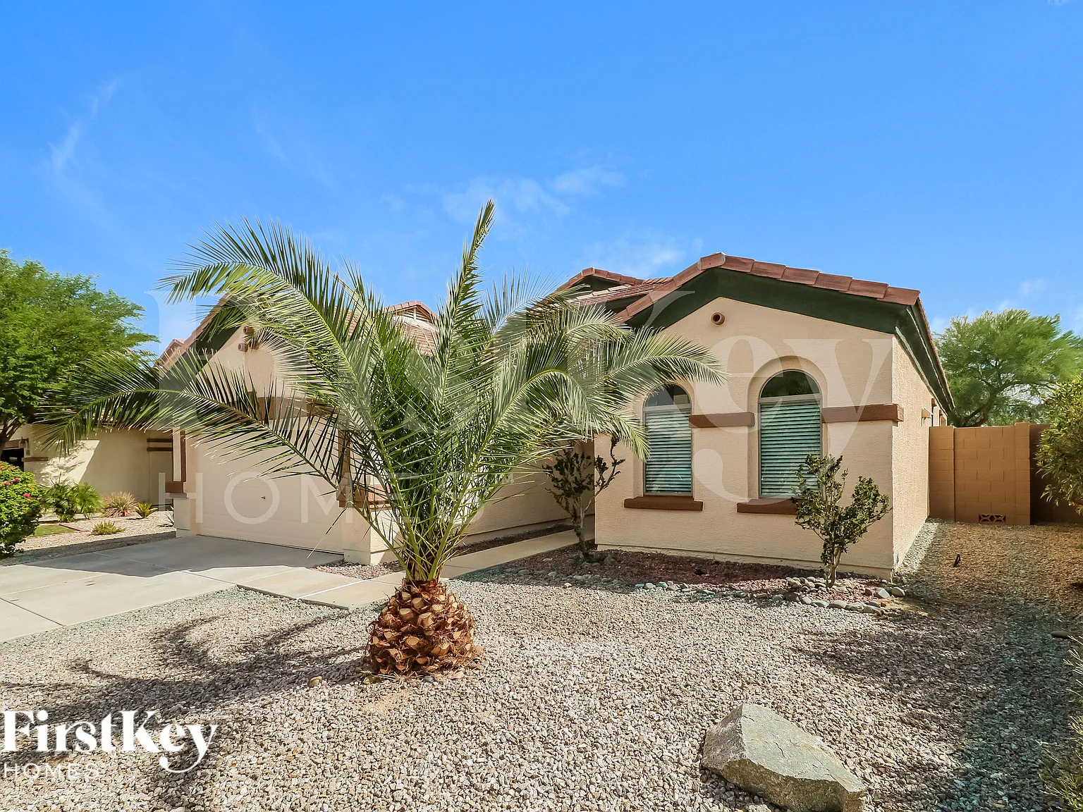 4 bed, 2.0 bath, 1738 sqft, $2,120 — Photo 2